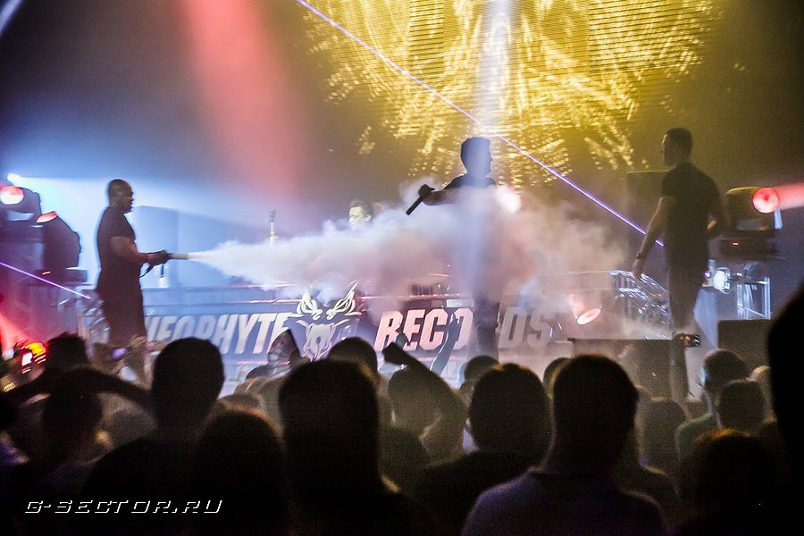 9.03.14 / Neophyte Rec: Bigger Than Ever Moscow /  (2)